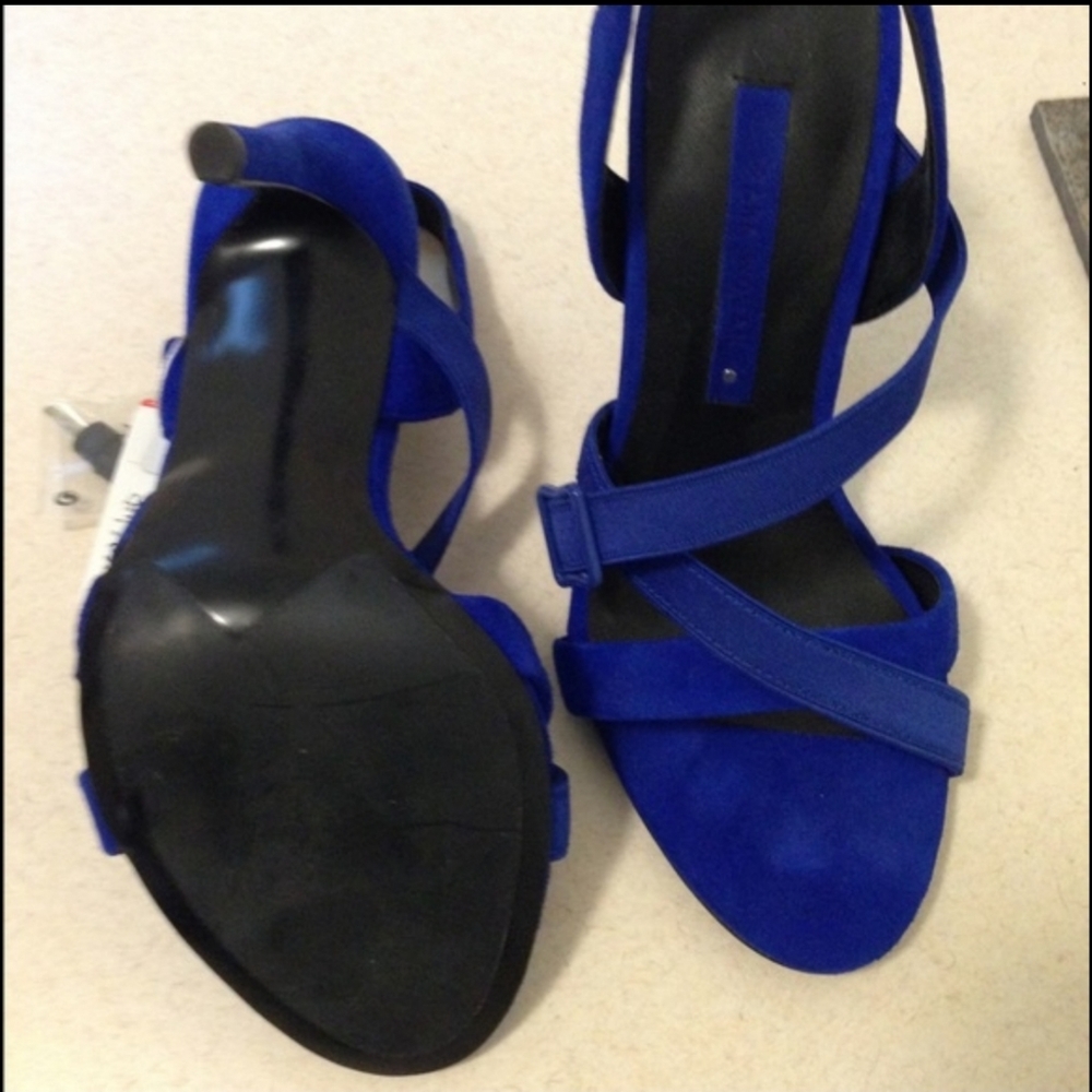 🆕️ LISTING! ZARA VELVET STRAP HEELS - Picture 2 of 11